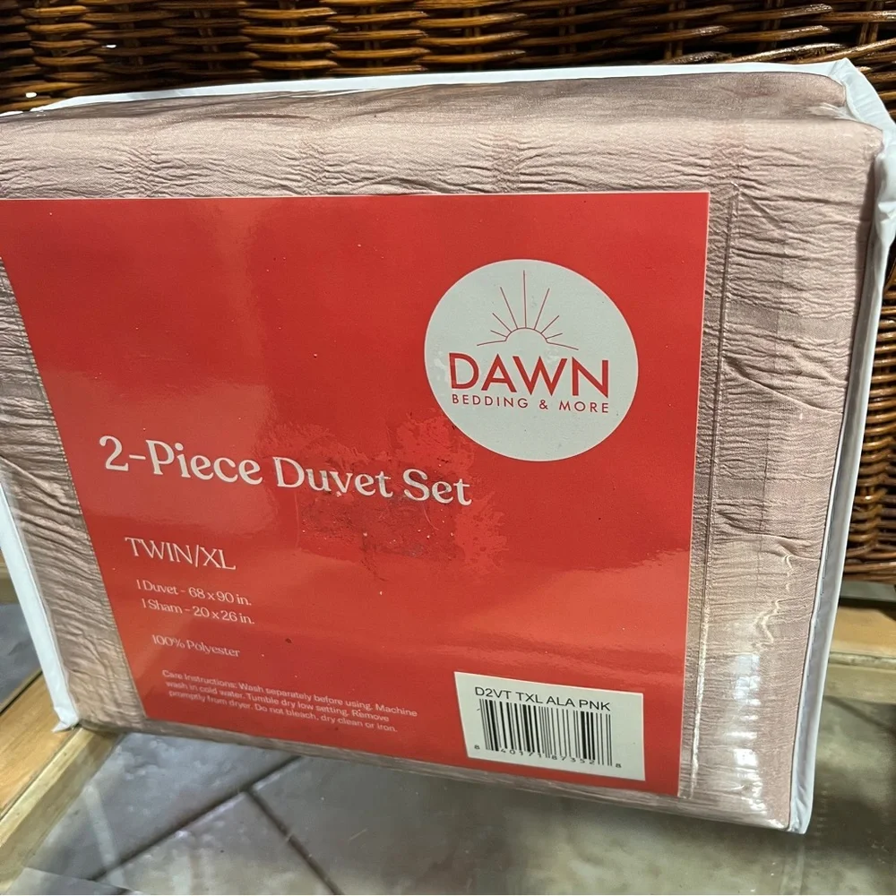Dawn 2 piece duvet set Twin/XL pink girls room modern minimalist look